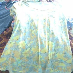 Large lularoe perfect T
